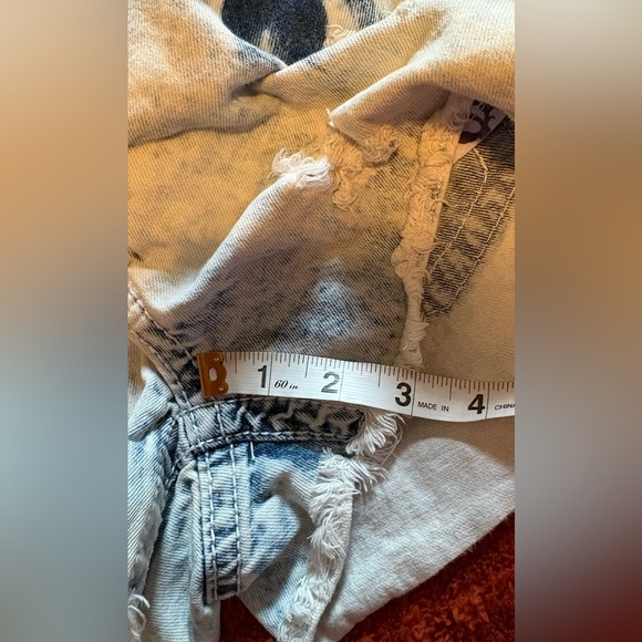 Series 31 Short & Sexy Denim Shorts Size 9 Distressed Light Wash Low Rise - Picture 8 of 8